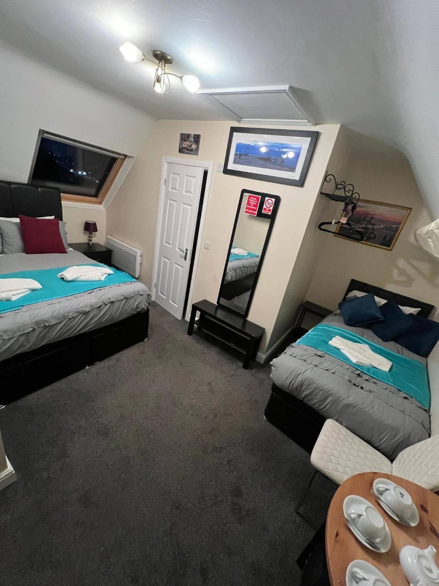 Abbey Holiday Accommodation 휫비 외부 사진