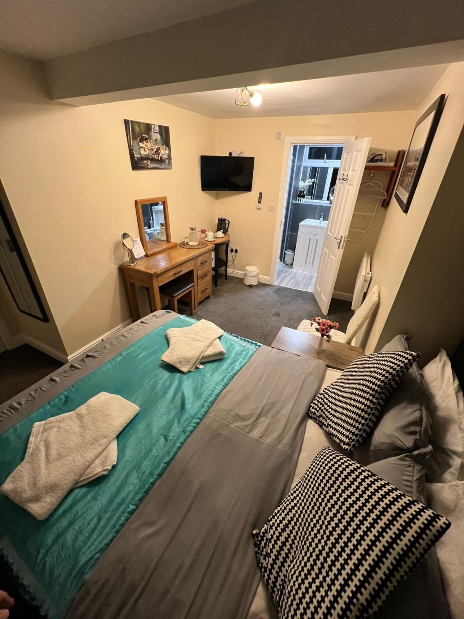 Abbey Holiday Accommodation 휫비 외부 사진