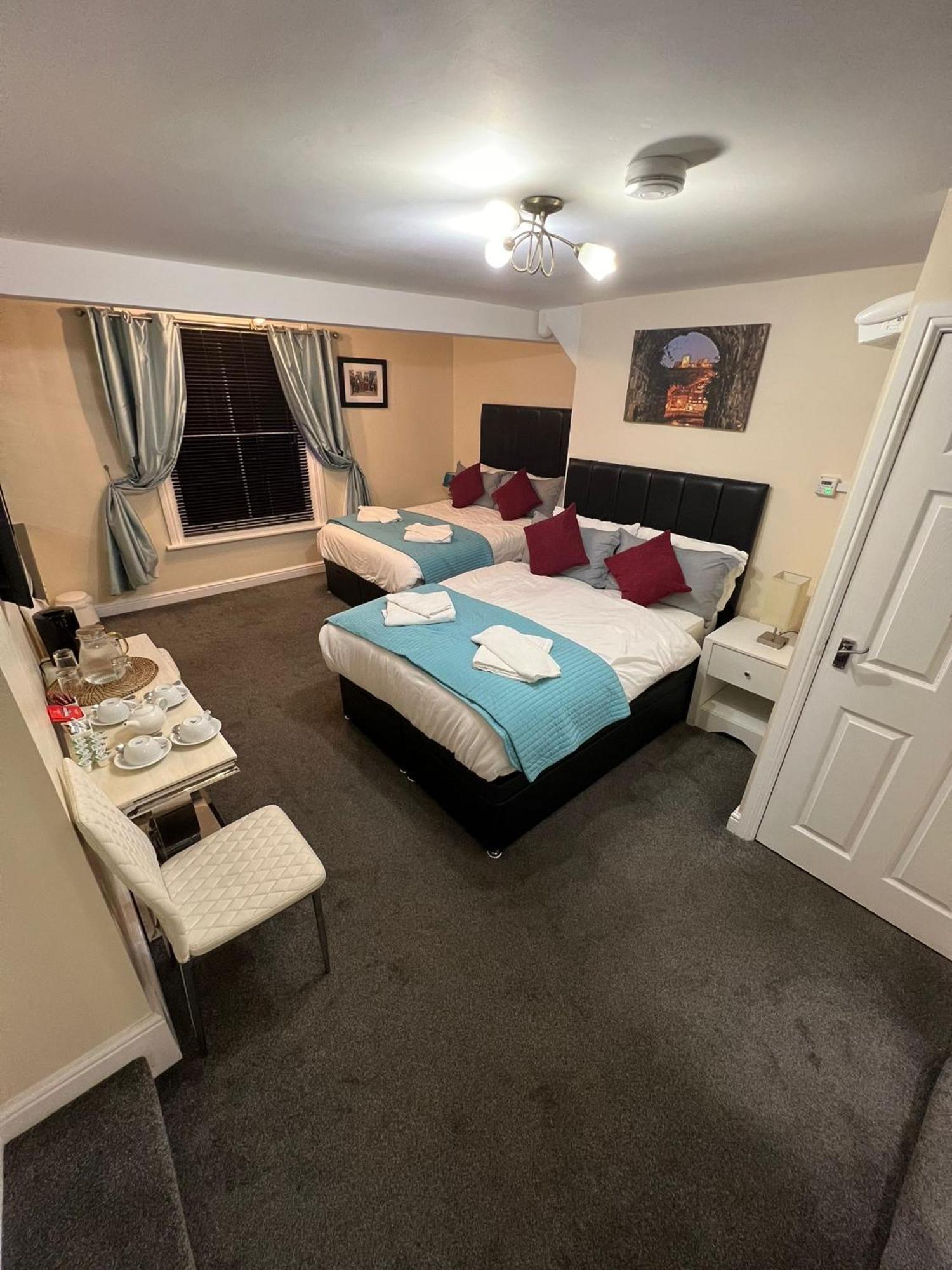 Abbey Holiday Accommodation 휫비 외부 사진