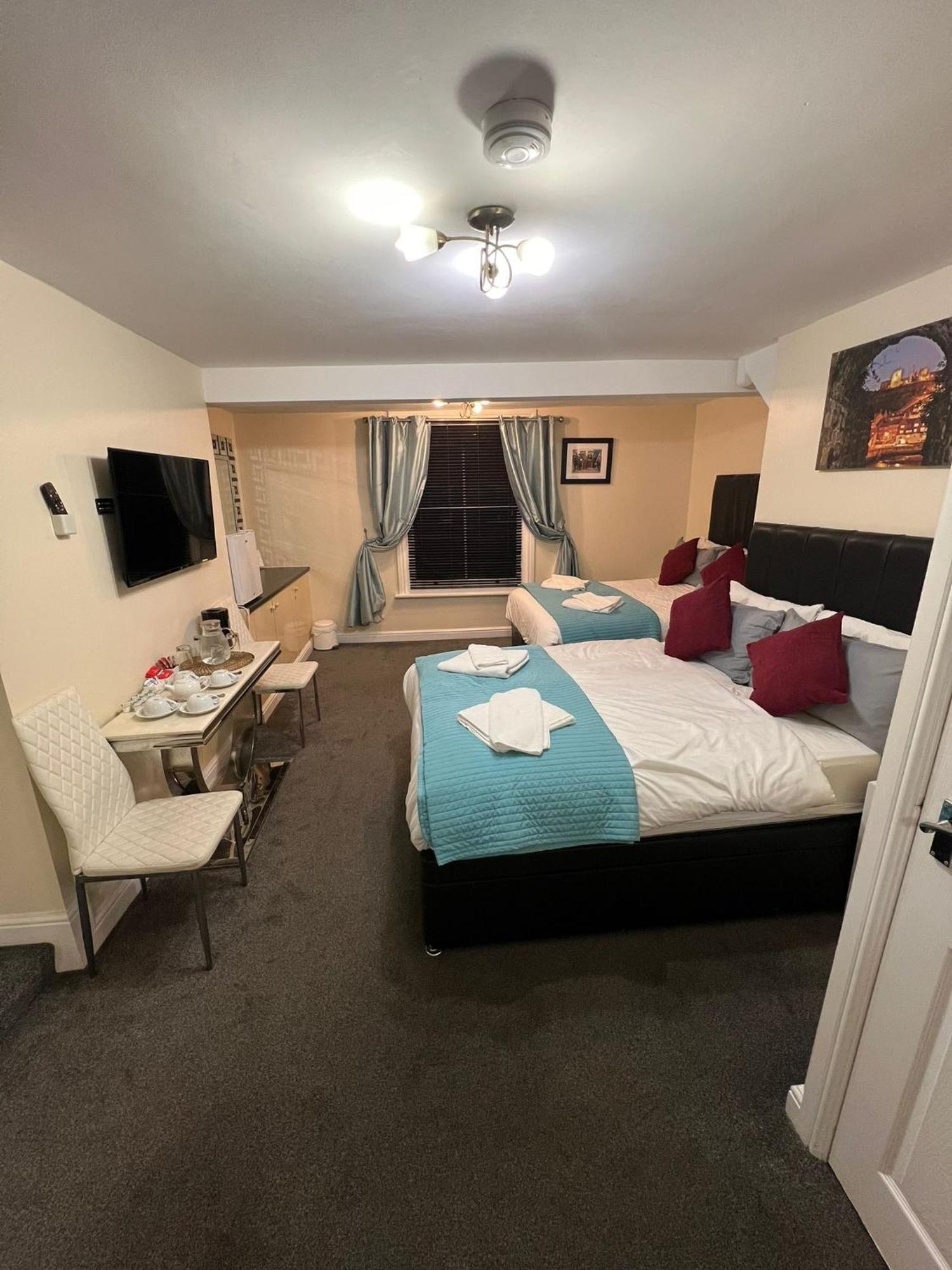 Abbey Holiday Accommodation 휫비 외부 사진