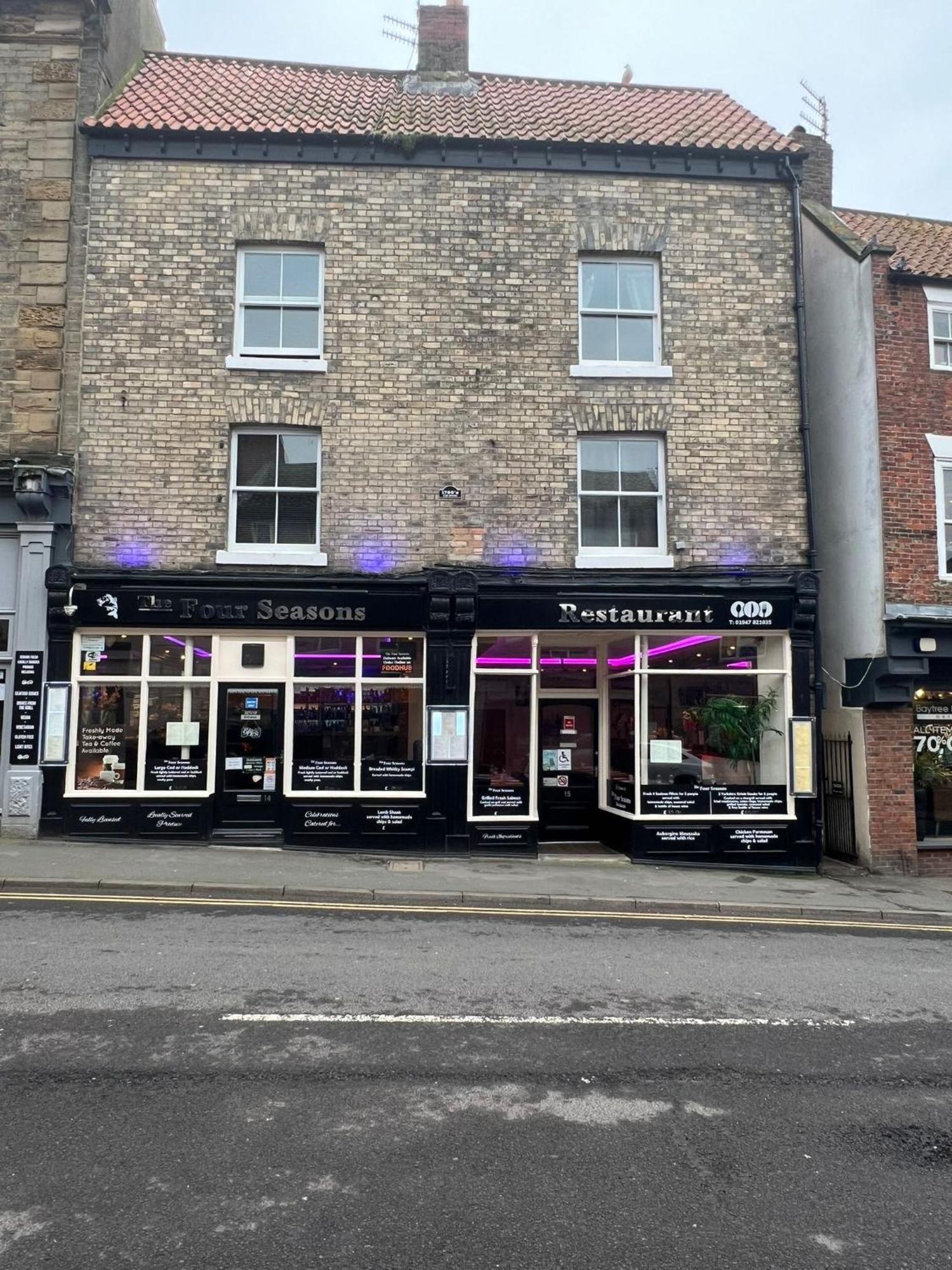 Abbey Holiday Accommodation 휫비 외부 사진